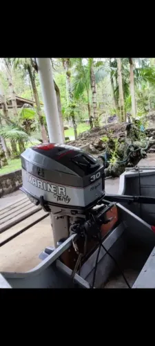 Vende-se motor de popa 30 Hp com partida elétrica e auto lub