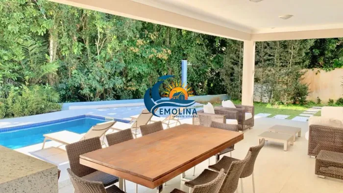 Praia da Baleia -Condomínio alto padrão- 4 quartos/suítes- piscina e área gourmet privativ