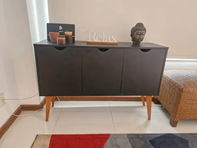 Buffet Aparador OPPA Original preto fosco 3 portas, pés palito retrô