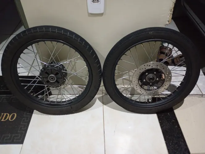 Jogo de roda muito novo da moto cinquentinha 2025conservada.