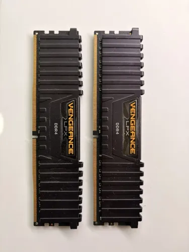 Memória DDR4 Corsair Vengeance LPX 16GB 2400MHz (2 pentes 8GB)