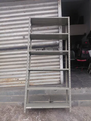 Prateleiras de aço