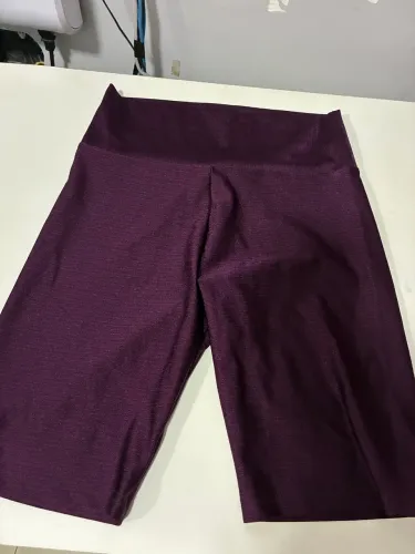 Short de academia lilás 