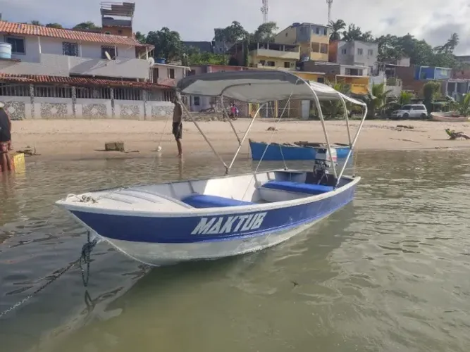 EMBARCAÇÃO EM ALUMÍNIO COM MOTOR