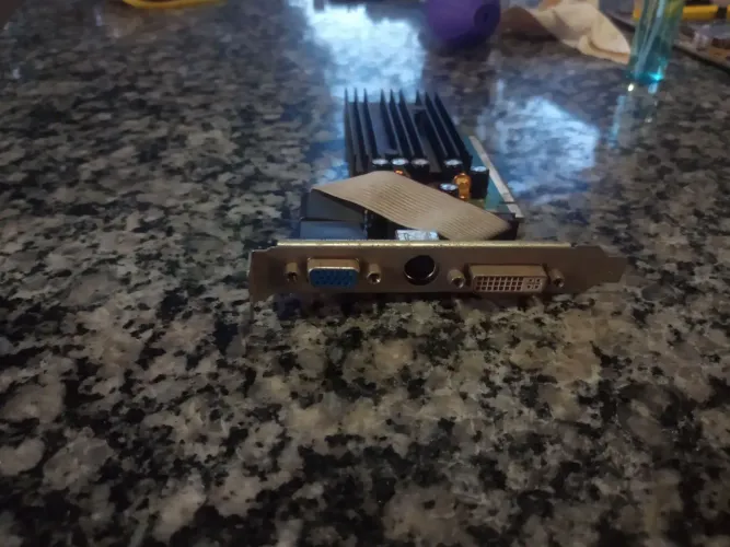 Placa de vídeo NVidia antiga 