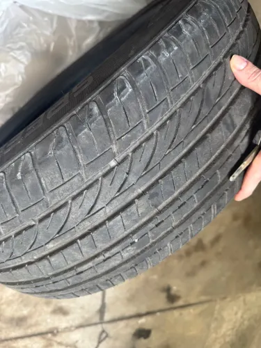 Pneu Speed Max 215/55/ZR17 HU 901 (somente 1 mil km rodados)