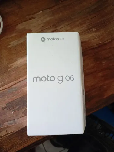 Vendo moto g 06 na caixa