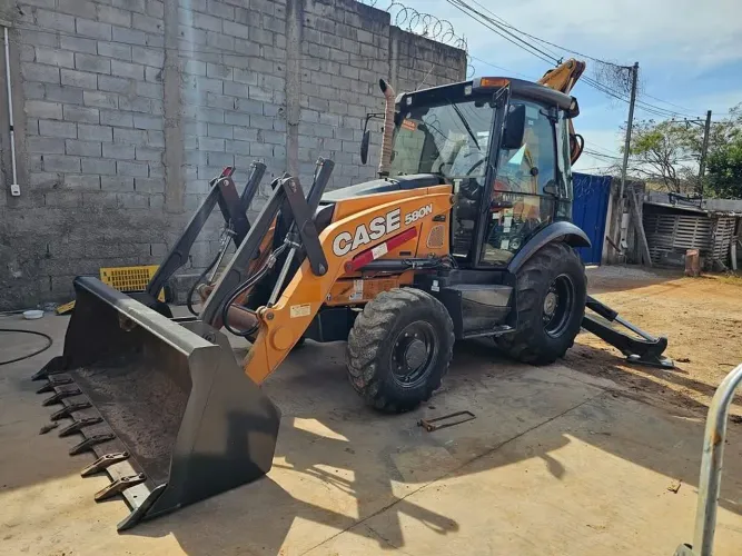 RETROESCAVADEIRA CASE 580N