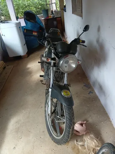 Suzuki Yes 125 funciona mas precisa de reparos na elétrica 