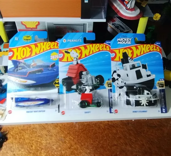 Hot Wheels Barco Batman,Snoopy,barco Mickey