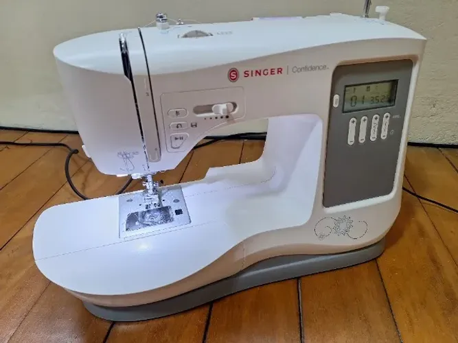 Máquina de Costura Eletrônica Singer Confidence 7640