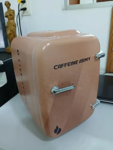 Mini geladeira para cosméticos Caffeine Army