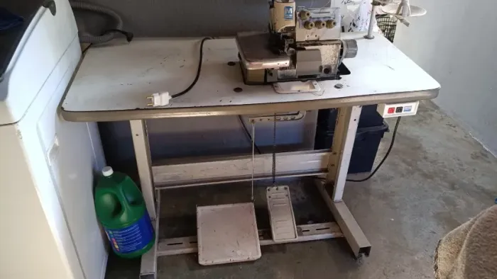 Máquina de costura interloque 