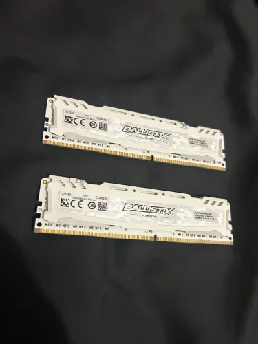 Duas memorias Ram 4gb ddr4 2666mhz