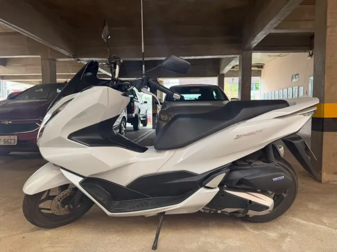 Honda PCX 2025 branca - pouco rodada - 6159km