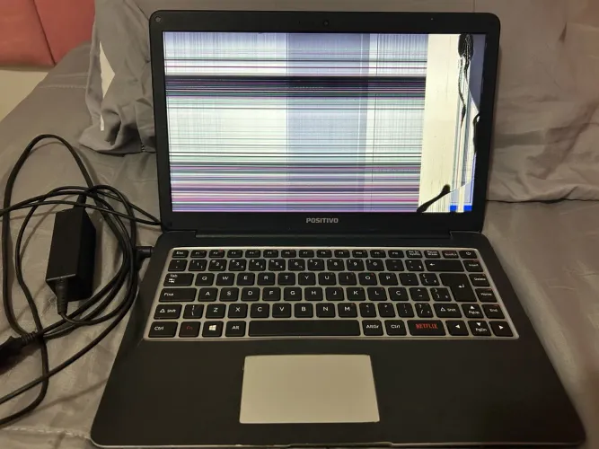 Notebook Positivo com defeito - Ideal para conserto ou peças