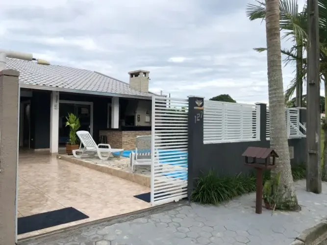 ? Casa Aconchegante com Piscina a 600m da Praia - Itapoá/SC