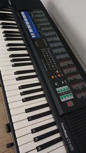 Piano casio tonebank CT-670