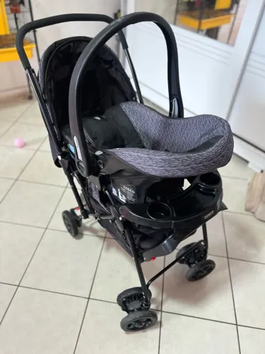 Carrinho de bebê + bebê conforto Cosco