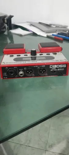 ESTUDIO/PROCESSADOR VOCAL VE 20 BOSS