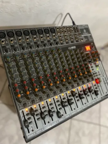 Mesa de som profissional Behringer 16 canais, phatom power xlr com efeitos