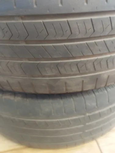 Vende-se três pneu 225 55 18