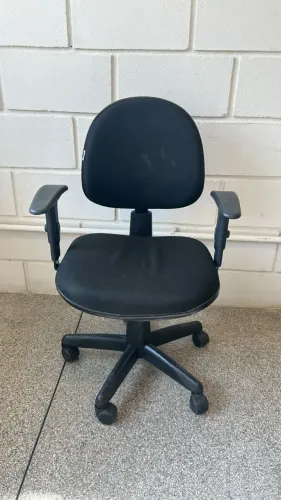 Cadeira de Escritorio Giratória