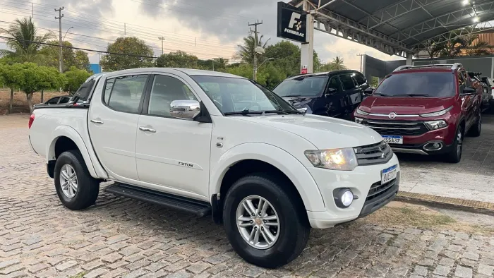 Mitsubishi L200 Triton HPE 3.2 CD TB Int.diesel AUT 2015