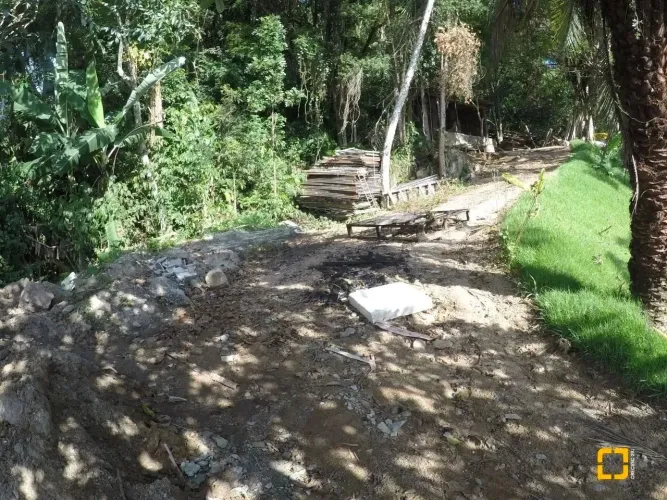 Terreno com mais de15 mil m², com viabilidade de construção, no Sambaqui/Florianópolis