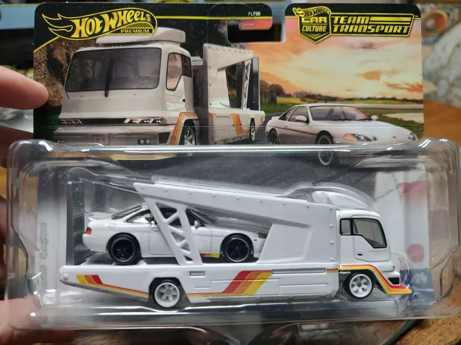 Hot Wheels Team Transport Toyota Soarer