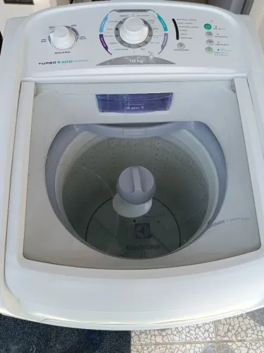 Máquina de lavar Eletrolux 10 kg em perfeito estado