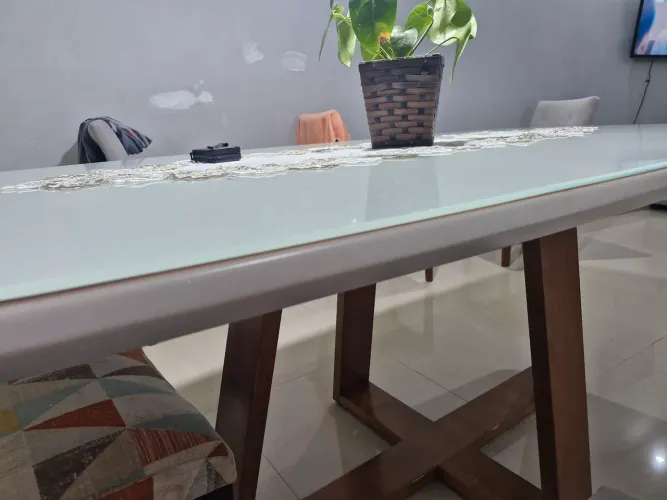 Mesa de jantar de boa qualidade 