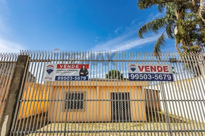 Terreno com Casa térrea Residencial e Comercial à Venda no Hauer em Curitiba