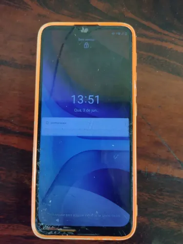 Vendo moto E Power 32 gb está com a tela trincada mas funciona perfeitamente 