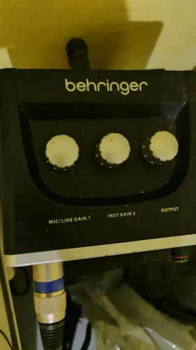 Interface Behringer UM2