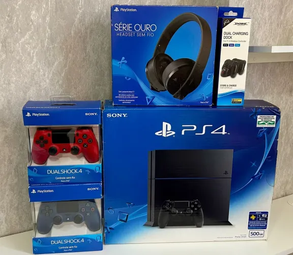 PS4 - 3 controles, jogos, carregador, bag, fone.