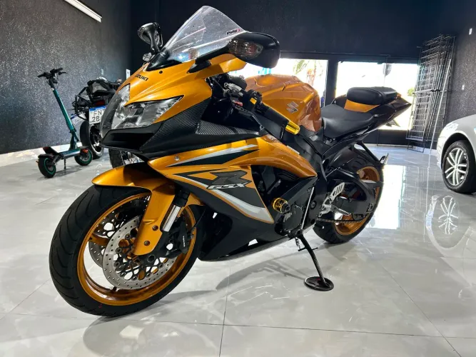 Suzuki GSX-R750 SRAD 2011