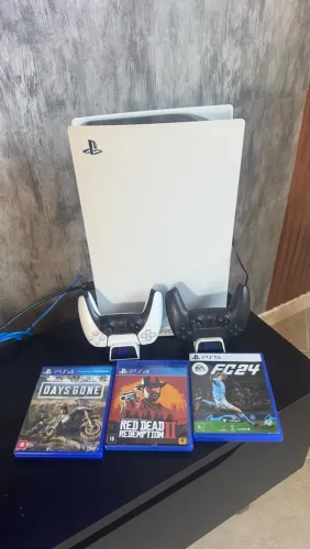 PlayStation 5 c/ 2 controles e 3 jogos