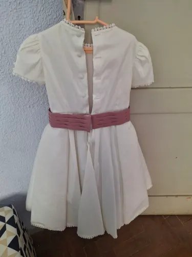 Vendo um vestido criança 3 a 4 anos, de festa todo forado, feito alfaiataria ipanema,