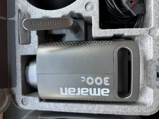 Luz LED Amaran 300C RGB