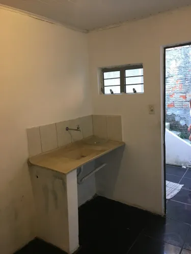 Aluga casa Vila Barão 