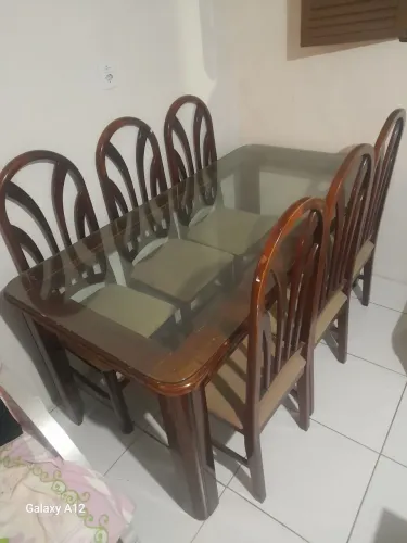 Conjunto de mesas e cadeiras