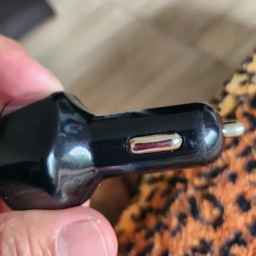 Carregador de celular automotivo