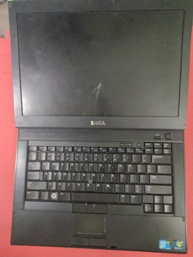 Vendo notebook Dell, liga, tela quebrada