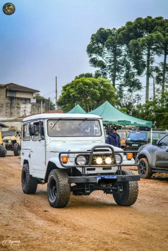 Toyota Band.Jipe Cap.de Aço Chas. Curto Diesel 1985