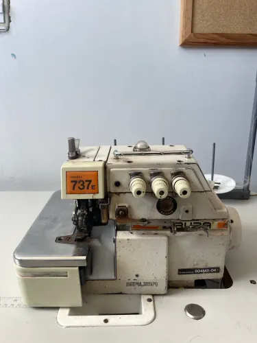 MÁQUINA DE COSTURA OVERLOCK SIRUBA