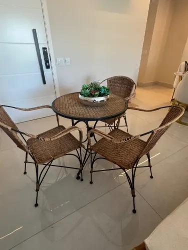 Mesa área externa com 3 cadeiras