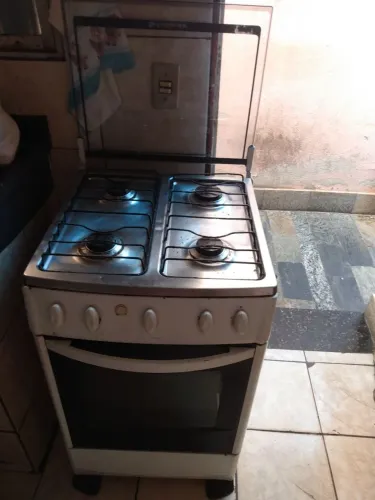 Fogão Eletrolux não tem automático