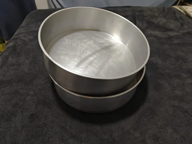 Assadeira redonda- - alta ( 35 cm diâmetro e 10 cm de altura)