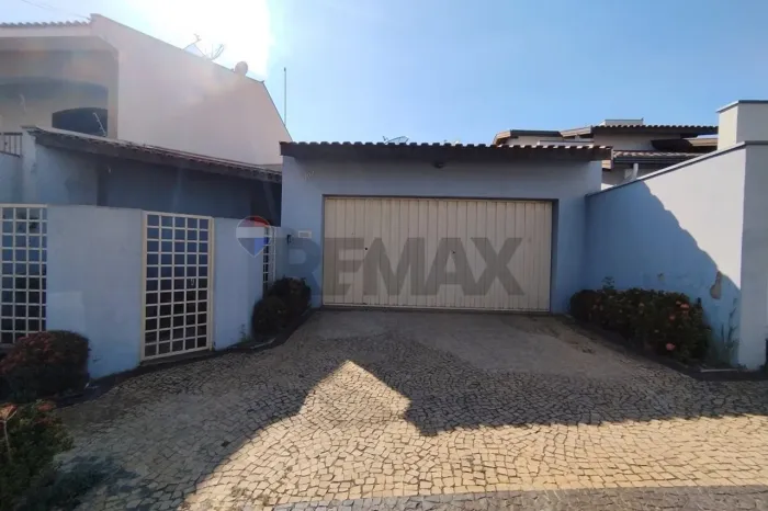 Excelente casa a venda no Centro de Capivari, com localização estratégica!